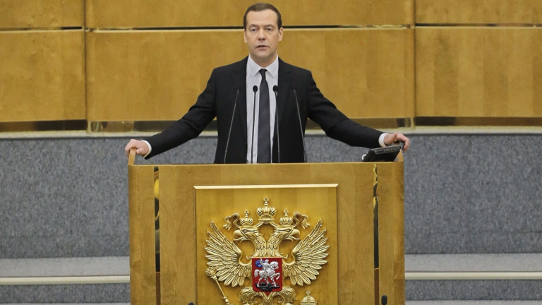 Медведев отказа да коментира обвиненията на Навални