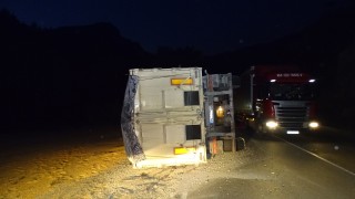 Камион се обърна в района на катастрофата, взела живота на 12-годишната Сияна