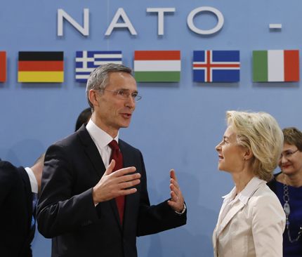 Военното присъствие в Източна Европа - основна тема на срещата на НАТО