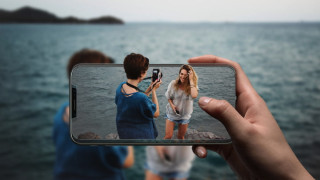 Holoscreen добавя холограма към екрана на всеки смартфон