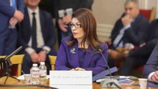 Комисията по конституционните въпроси в Народното събрание изслуша тримата кандидати