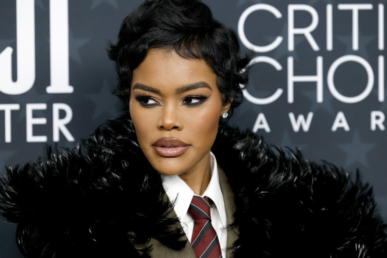 Теяна се затвърждава и като фешън икона