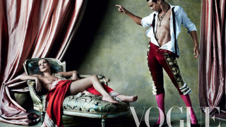 Кейт Мос гола на корицата на Vogue