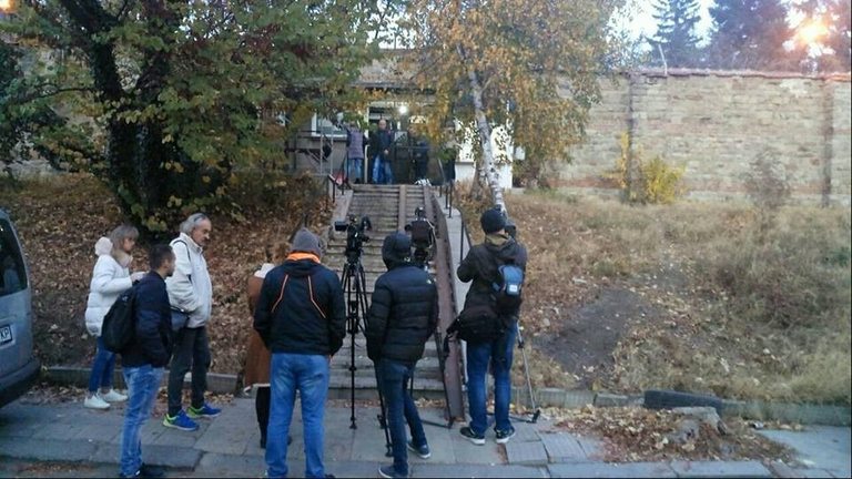 Журналисти чакат Иванчева и Петрова да бъдат освободени