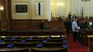 Липсата на кворум провали заседанието на НС