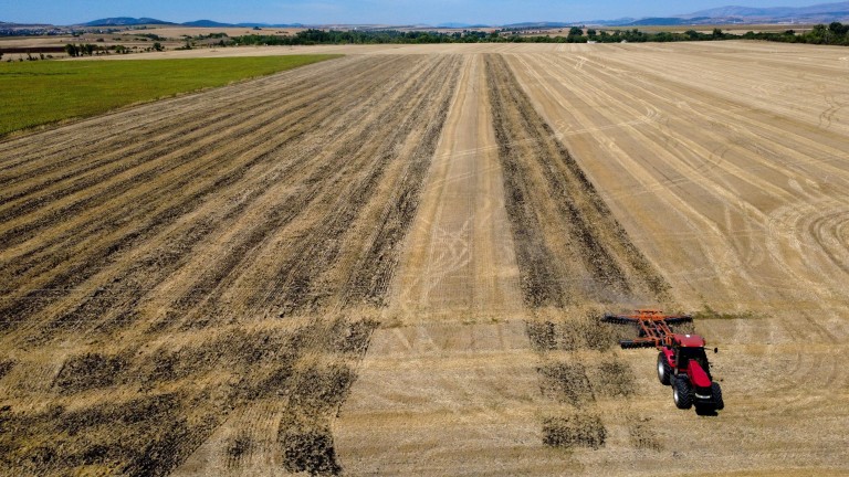 Пореден удар върху българските фермери - торовете ще поскъпнат още