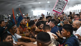 Протестиращи от коренното население от общността Тупинамба нахлуха във вторник