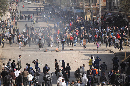 Полицейско насилие срещу демонстранти в Алжир