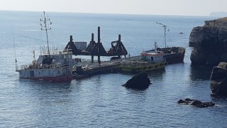 Започна разтоварването на заседналия кораб Vera Su край Камен бряг