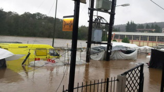 Мощната буря Байрон връхлетя Гърция с ураганни ветрове и проливни