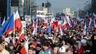 Хиляди протестираха срещу правителството в Полша 