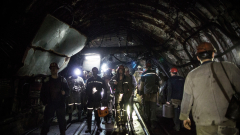 Свлачище затрупа миньори в златна мина в Турция