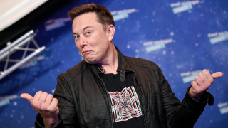 Tesla поевтинява с една трета за трети път в рамките на година