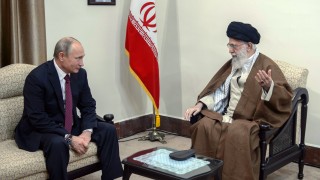 Аятолах Али Хаменей определи САЩ за враг номер едно на Иран