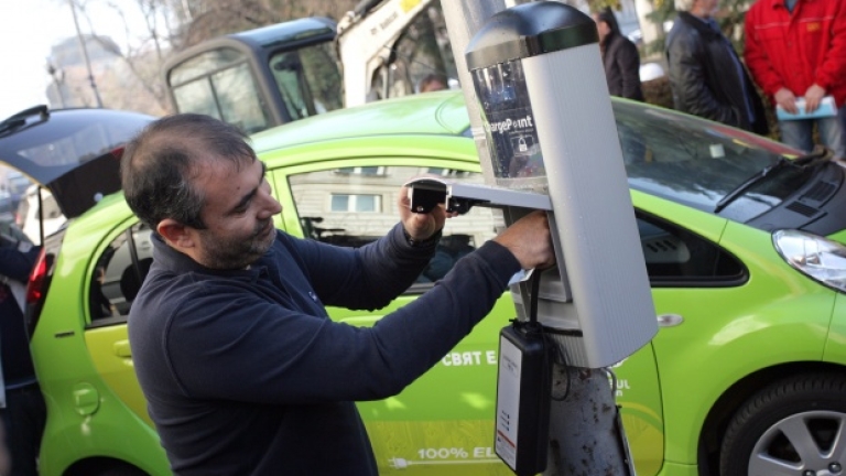 Правят 76 зарядни станции за електромобили в Южна България до края на годината