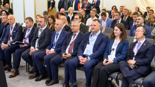 Над 200 представители на близо 80 местни компании и браншови