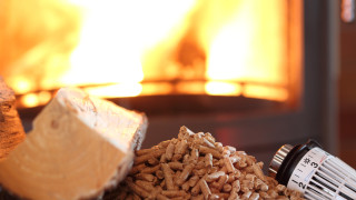 Докато топлото време отлага пускането на централното отопление в страната