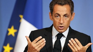 Саркози гони всички чужденци, нападнали полицаи
