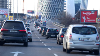 Продажбите на нови автомобили в България през март остават с 40% под нивата от 2019 г.