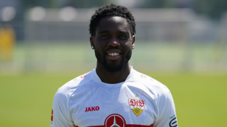 Халфът Орел Мангала преминава медицински изследвания с Нотингам Форест днес