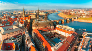 Някогашна витрина на Източния блок и бледа сянка на себе