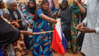 Хиляди се събраха в събота в столицата на Нигер Ниамей