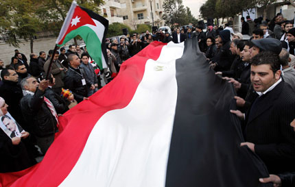 Деспотизмът и бедността провокираха арабските протести