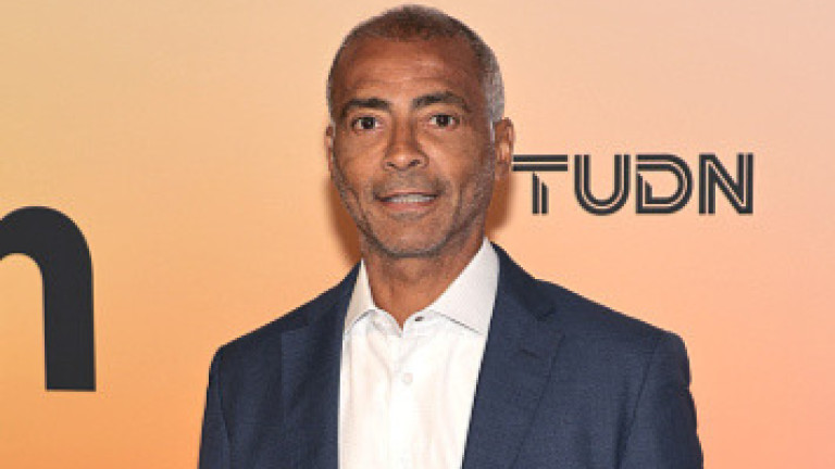 Легендата Ромарио има връзка с 38 години по-млада жена