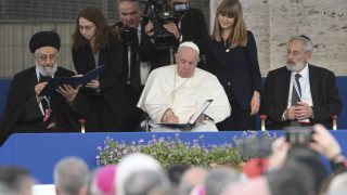 Папа Франциск призова световните лидери да не допускат ядрена война