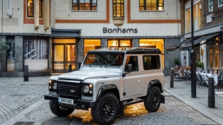 Продадоха юбилеен Land Rover Defender за 550 хил. евро