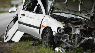 18 годишен шофьор се заби в камион на пътя Русе Кубрат съобщава
