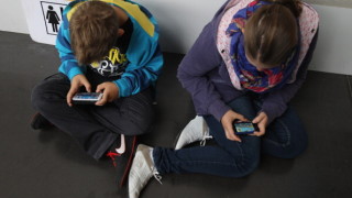 Най-голямата компания за онлайн игри иска децата в Китай да играят по-малко