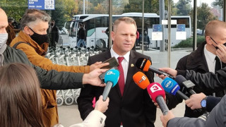 Даниел Моралес говори пред медиите при заминаването на ЦСКА за