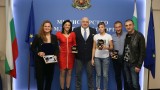  Министър Кралев награди самбистките за оценките на Мондиала в Южна Корея 