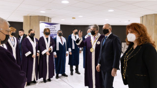 579 млади лекари 53 с отличен успех 3 ма пълни отличници