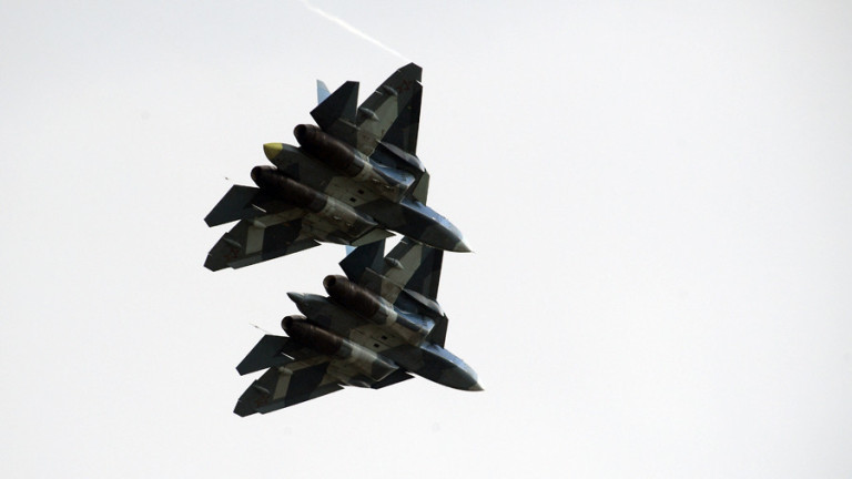 Два руски изтребителя пето поколение Су-57 успешно са изпълнили двудневна