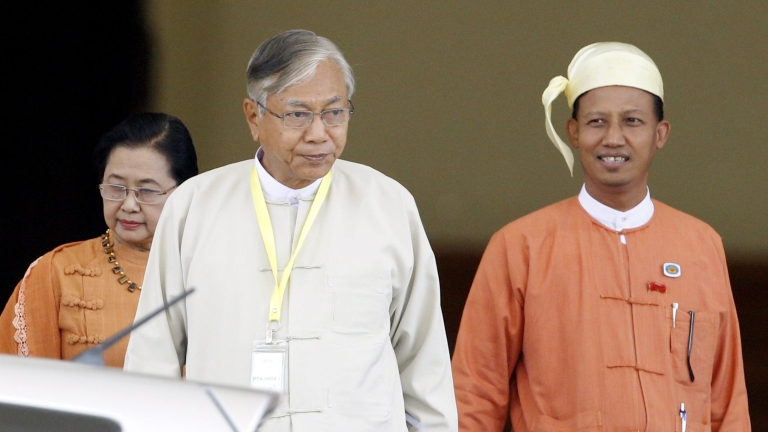 Парламентът на Мианмар с първи демократично избран президент от 50 г.