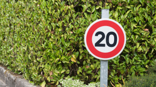 Правителството на Франция съобщи че намалява ограниченията на скоростта на