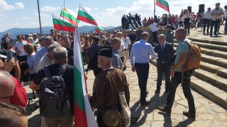 Държавният глава Румен Радев и стотици граждани днес отбелязаха 143 тата