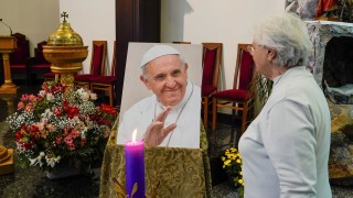 Католическите общности в България отдават почит на папа Франциск