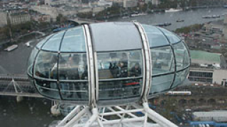 Култовата лондонска "Краставицата" продадена за 1,5 млрд. д.