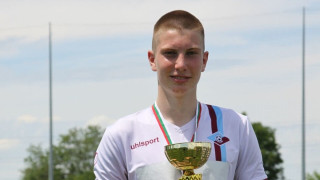 Младият талант на Септември Валентин Спасов замина на проби в