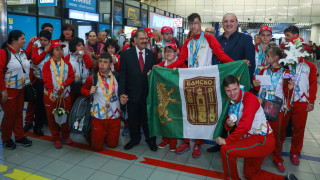 Заместник министърът на младежта и спорта Стоян Андонов посрещна на летище