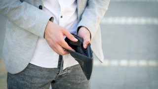 20 годишен мъж върна намерено портмоне след като първо източи дебитната