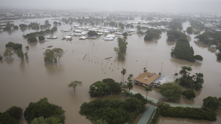 Наводнения евакуираха стотици в Австралия 