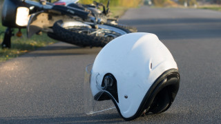 Мотоциклетист пострада тежко при катастрофа във Варна съобщават от Областната