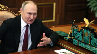 Руският президент Владимир Путин видимо се опита да демонстрира спокойствие