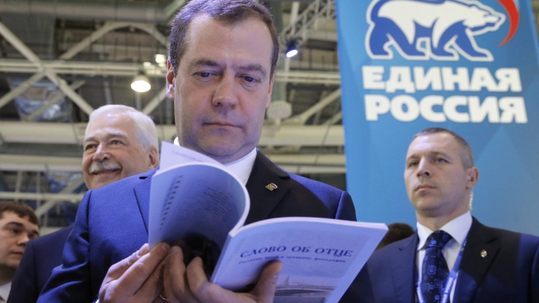 Русия не трябва да мисли, че санкциите ще паднат скоро, категоричен Медведев 