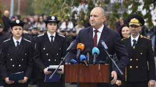 Радев към курсантите на МВР: Не минавайте на тъмната страна, не си струва