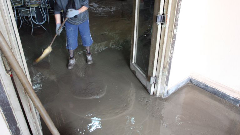 Проливният дъжд в област Монтана е нанесъл сериозни материални щети.
